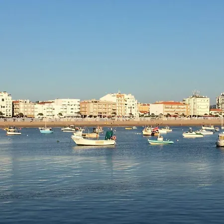 Serene Waterfront Διαμέρισμα